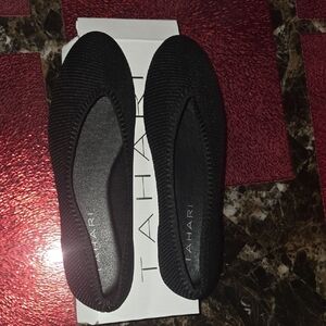 Tahari Women's Elegant Black Loafers